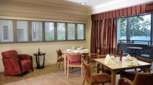 Dining-elderly-care-900x500